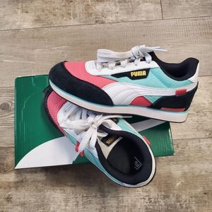 Girls Puma